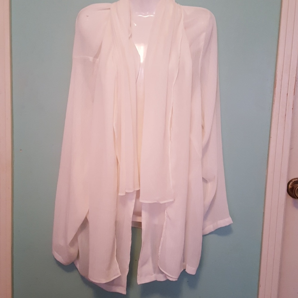Dialogue sheer over blouse/jacket/tunic